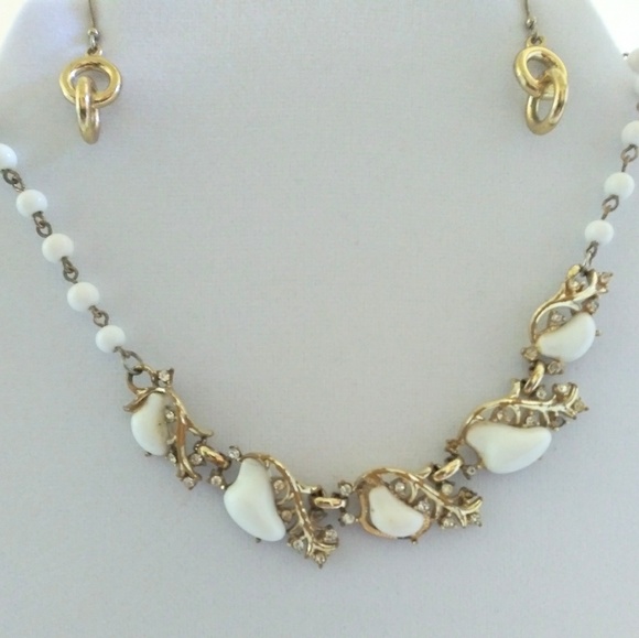 Vintage White and Gold leaf Choker - Picture 4 of 7